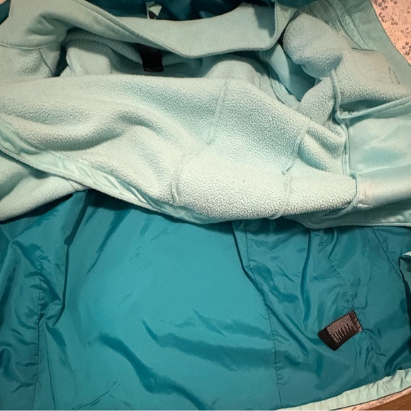 North face winter jacket - Picture 4 of 8